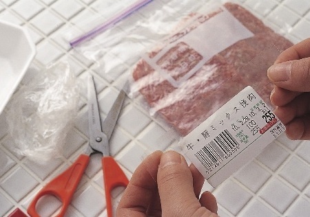 肉を小分けして冷凍保存するなら表示ラベルをつけて！