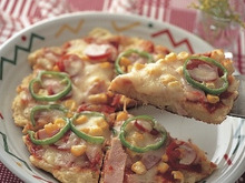 こねて発酵する手間なし!パン粉のフライパンピザ