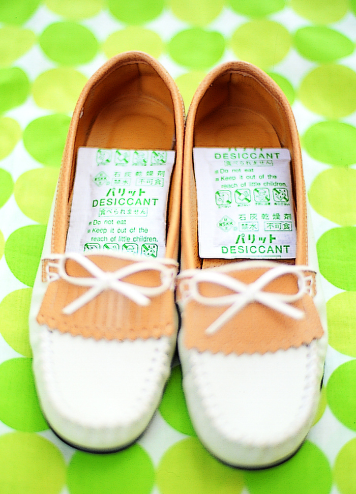 靴の湿気取りは、乾燥剤が活躍★