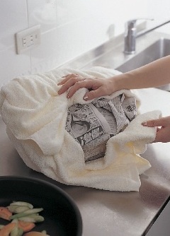 煮込み料理は新聞紙＋タオル包みで保温調理