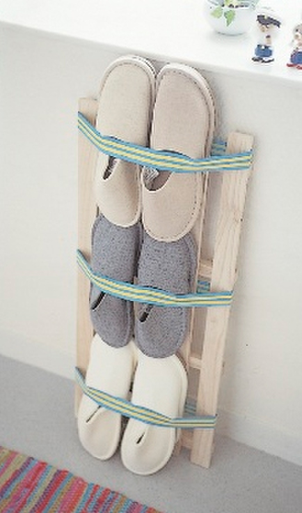 すのこ+平ゴムバンドで省スペース直立収納