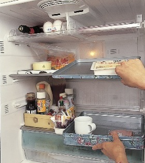 冷蔵庫のトレイはお菓子の空き缶がオススメ！