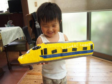 100均カラーテープとペットボトルで夢の新幹線