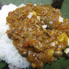 ミートとトマト缶を使って簡単ミートソース風なドン