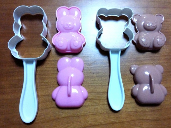 市販のおにぎり型でクマちゃんとウサギちゃん