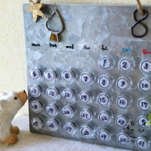 ブリキボードで手作りカレンダー♪