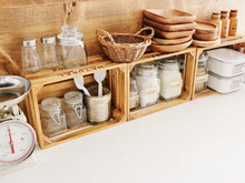 100均木箱&お菓子型でキッチン収納