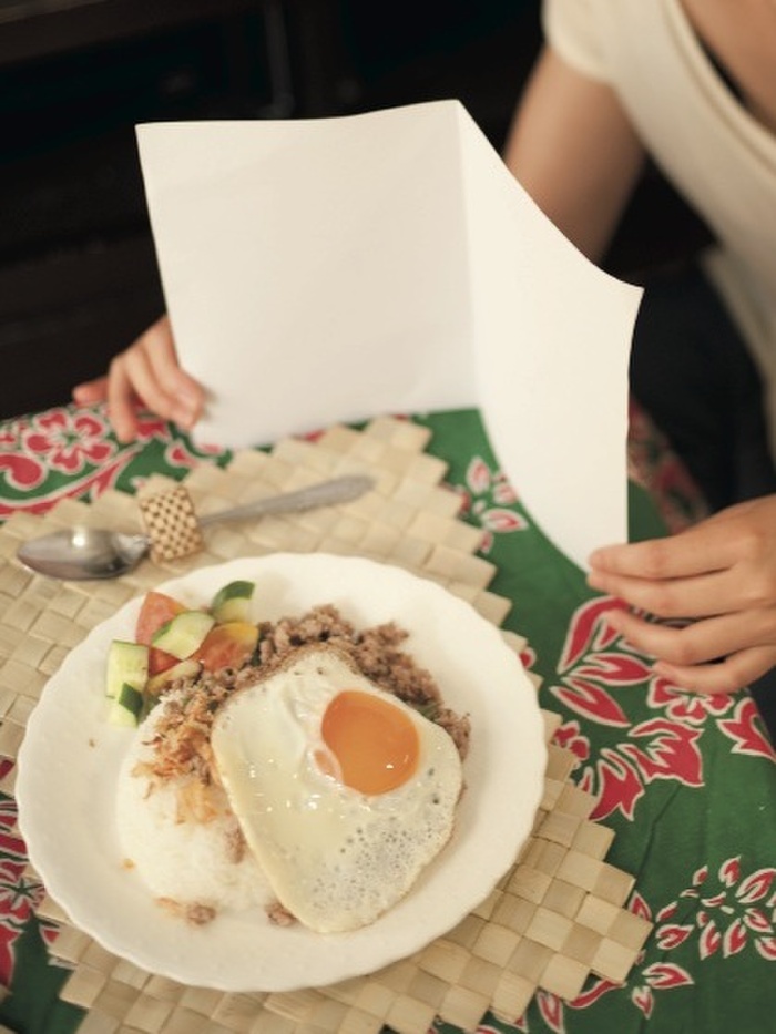 3.白い紙で「なんちゃってレフ板」を作る