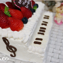 可愛いピアノケーキ♪思い出をケーキに♪