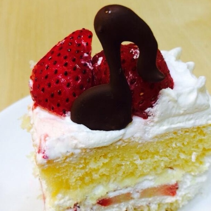 ショートケーキの上に