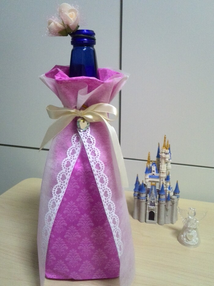 100均袋でボトルのドレス風ラッピング