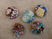 オシャレ度UP♪ はぎれでブローチ