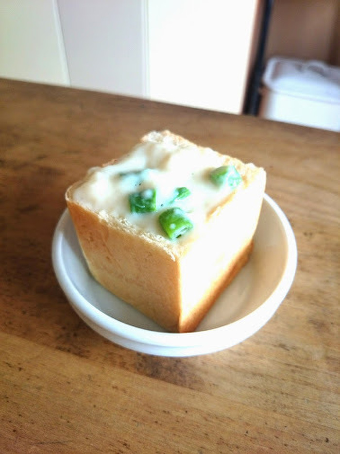 中にホワイトソースを入れます