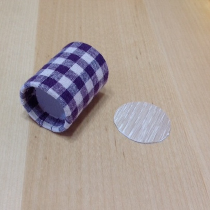 布、シール貼り