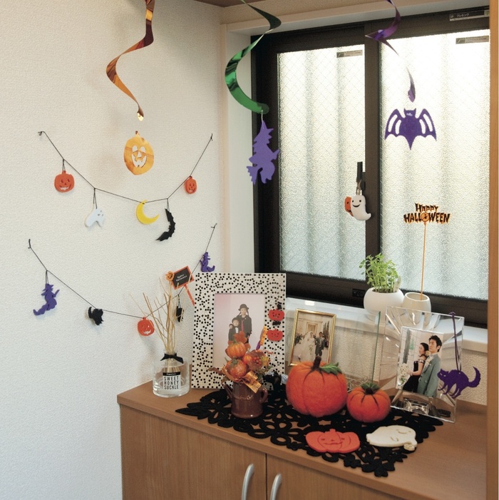 にぎやかに楽しく♪ハロウィンの玄関デコ