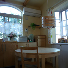 イケアの丸テーブル。大きくもなります