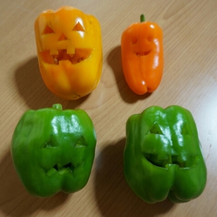 ②カッターで切り抜く。