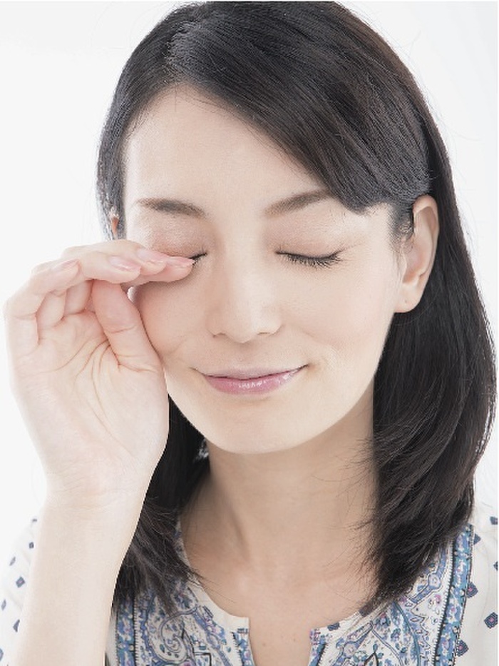 1 目をゴシゴシこする