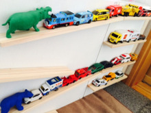 カラーボックスに遊べるトミカ収納