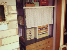 100均のレースとマグネットテープでスチールラックを女子流リメイク