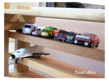 すのこで トミカが収納できる 机!