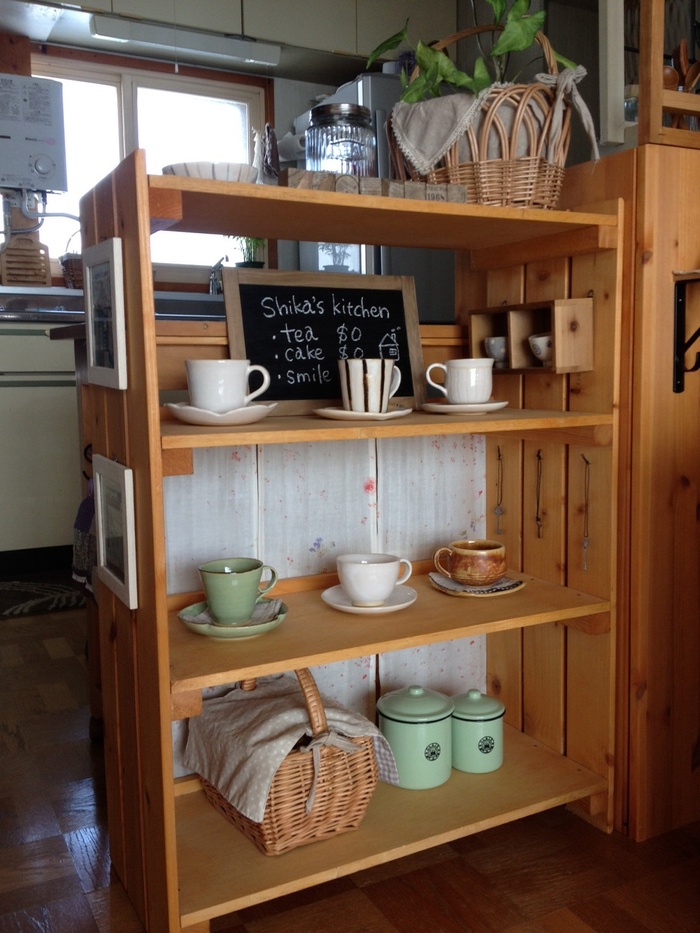 すのこと板で棚部分を作る