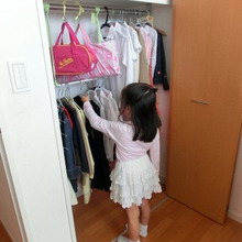 ちいさな子どもにも使いやすいクローゼットのひと工夫