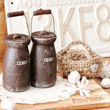 プリンの空き容器で、サビサビミルク缶