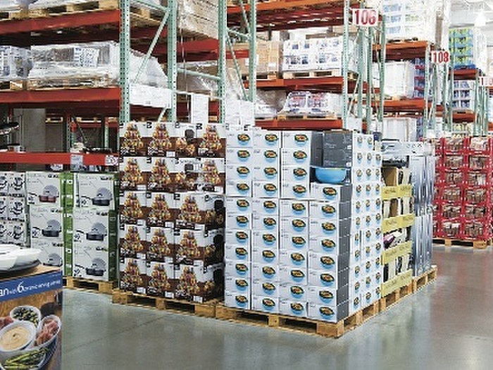 棚の一番手前に置いてある商品はお買い得!