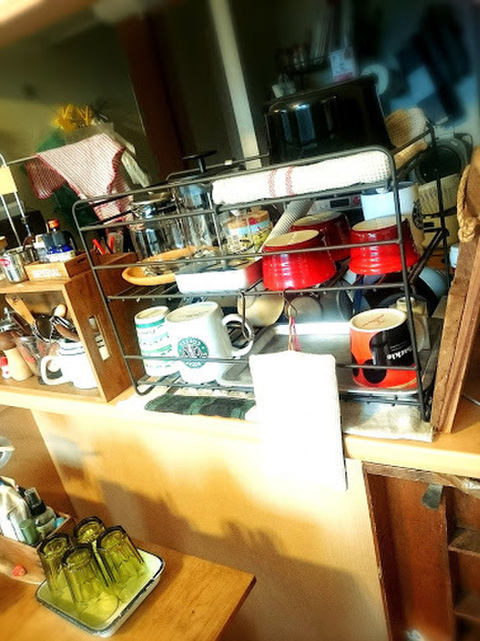 カウンターにお気に入りのラックを