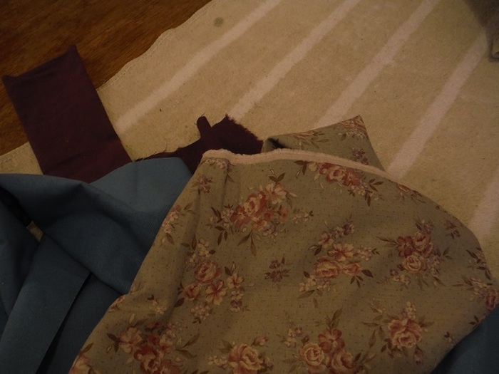 材料は使い古したキッチンマットとハギレだけ!