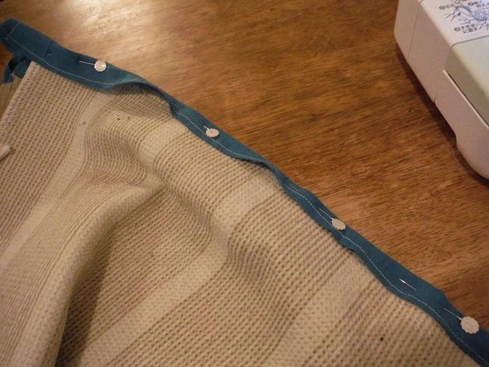 マットにハギレを縫い付け。