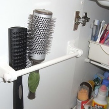 100均タオルかけでブラシを隠す方法