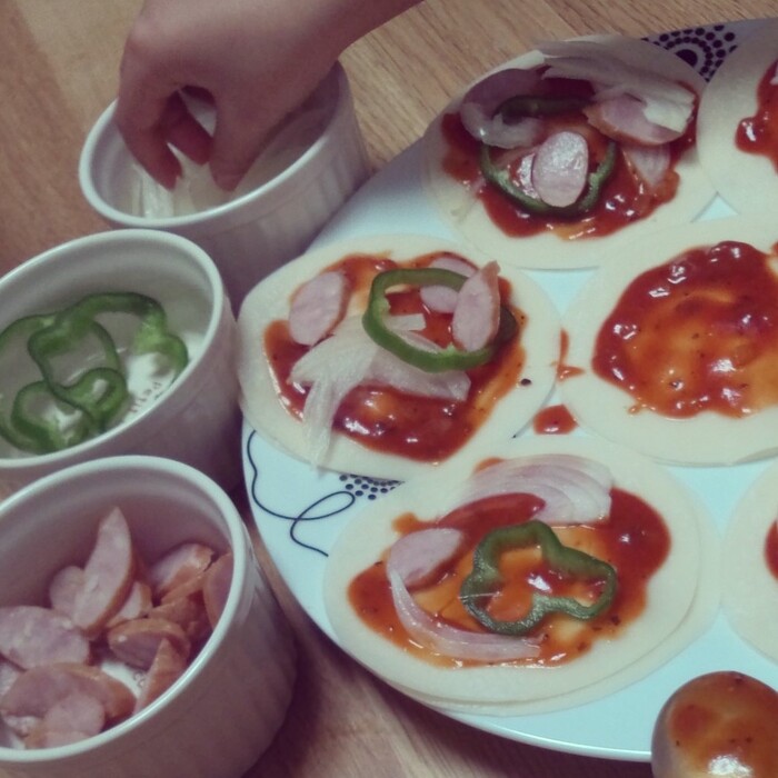 餃子の皮にピザソース♡