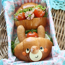 ロールパンで作るうさぎの簡単キャラ弁♪