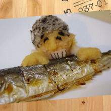 さんまさん、さんまを食す♪大根おろしアート