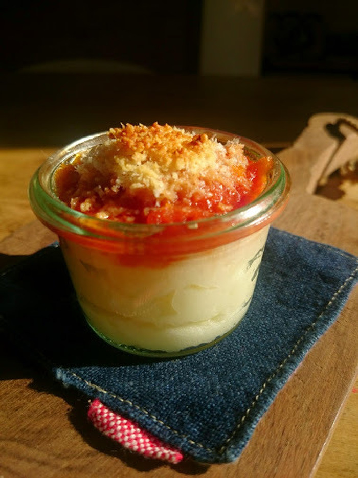 レンジで出来ちゃう簡単トマトソースをのせて