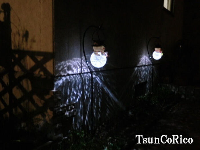 壁際に 設置した雪だるまは!