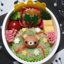ドーナツ型で簡単!リースからひょっこりリラックマ キャラ弁