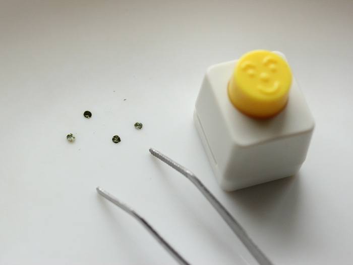 ウズラパンチで目をいくつかカットして