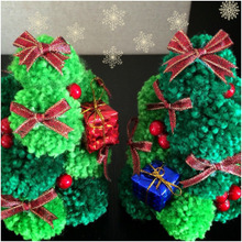 簡単 編まずに毛糸ぽんぽんで 手作りクリスマスツリー