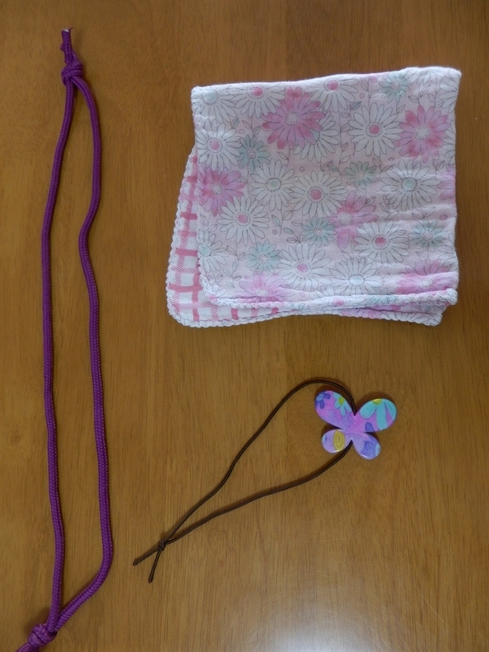 紐と髪ゴム、ハンンカチを準備☆