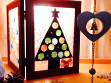 簡単!100均あの遊び道具でステンドグラス風ツリー☆