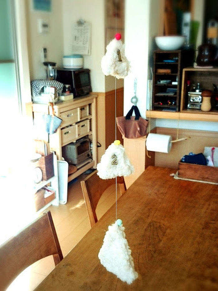 簡単!モコモコはぎれでクリスマスモビールの作り方