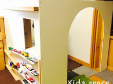 カラーボックスとべニアでDIY。リビングにキッズスペース