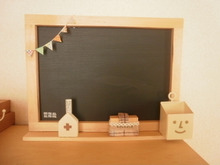手作り黒板に手作り黒板消し&チョークの指定席