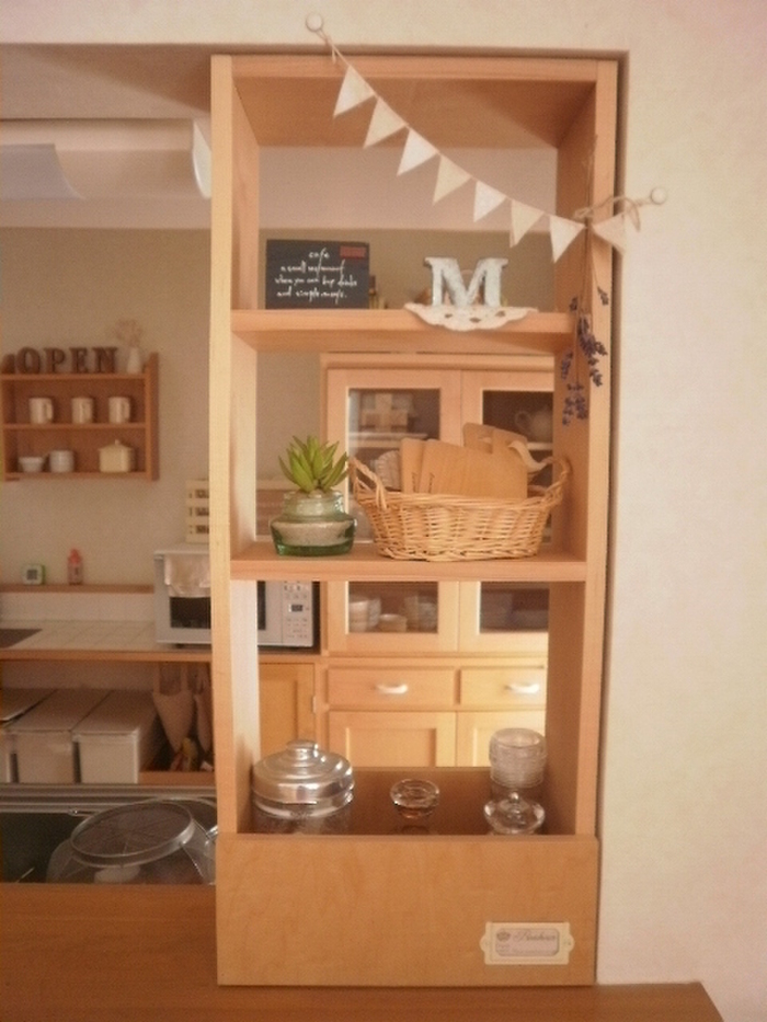 キッチン、ダイニング両面から使えるDIY棚