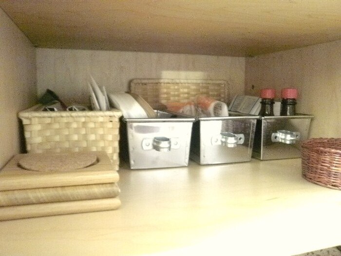 こまごましたお菓子作りのものはパウンドケーキ型に。