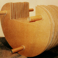 ダンボールで子供の遊具