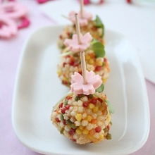 華やか!5色あられ鶏団子揚げ